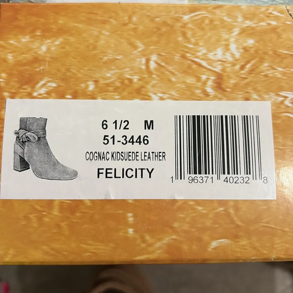 NIB Bella Vita Felicity cognac suede leather bootie bow detail ankle Size 6.5